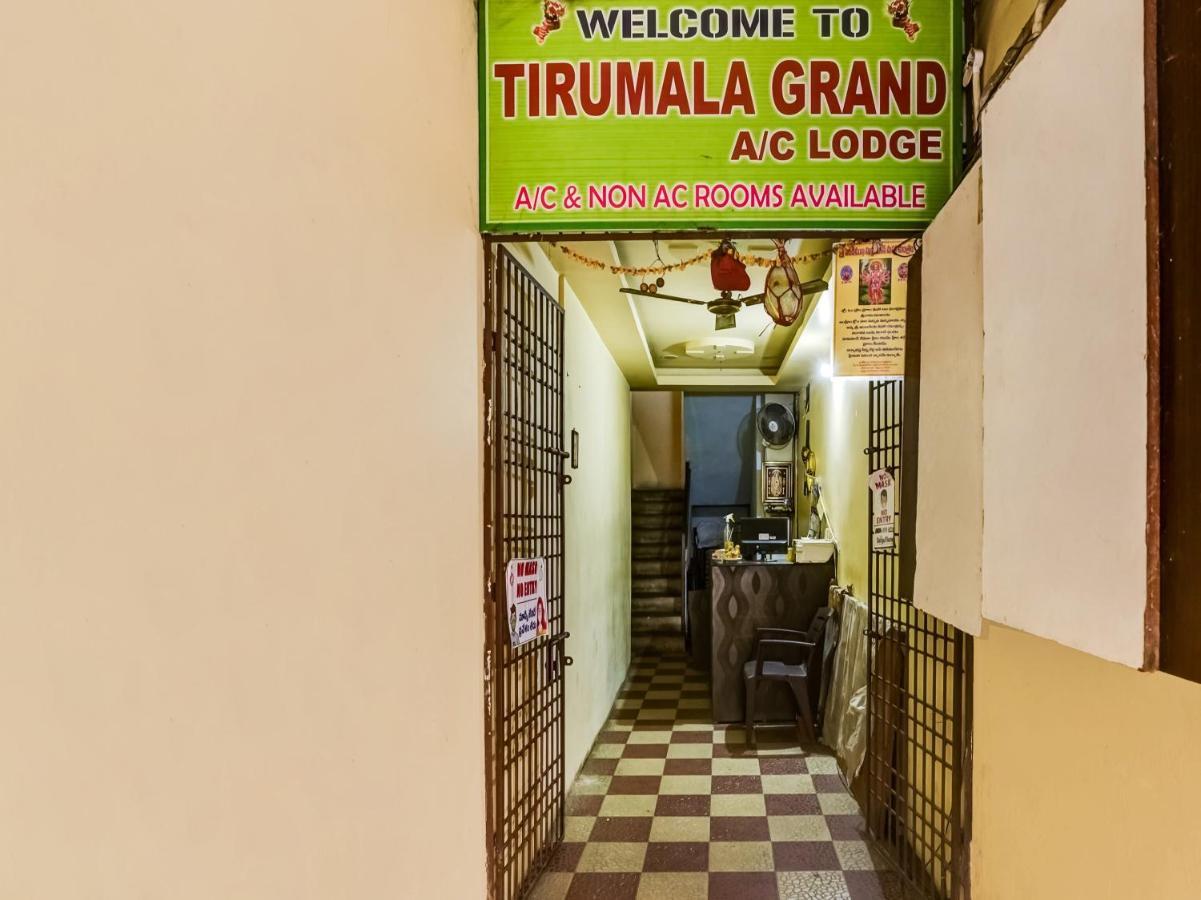 Oyo 84039 Tirumala Grand Rājahmundry エクステリア 写真