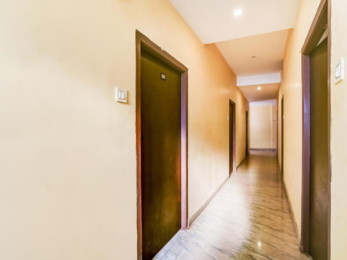 Oyo 84039 Tirumala Grand Rājahmundry エクステリア 写真